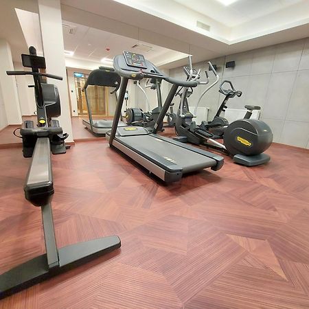Sky Hotel Krakow Bagian luar foto