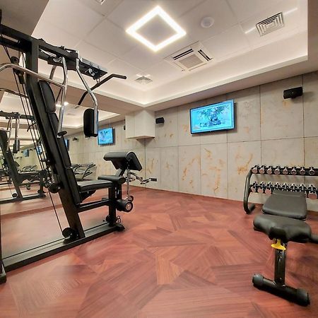 Sky Hotel Krakow Bagian luar foto