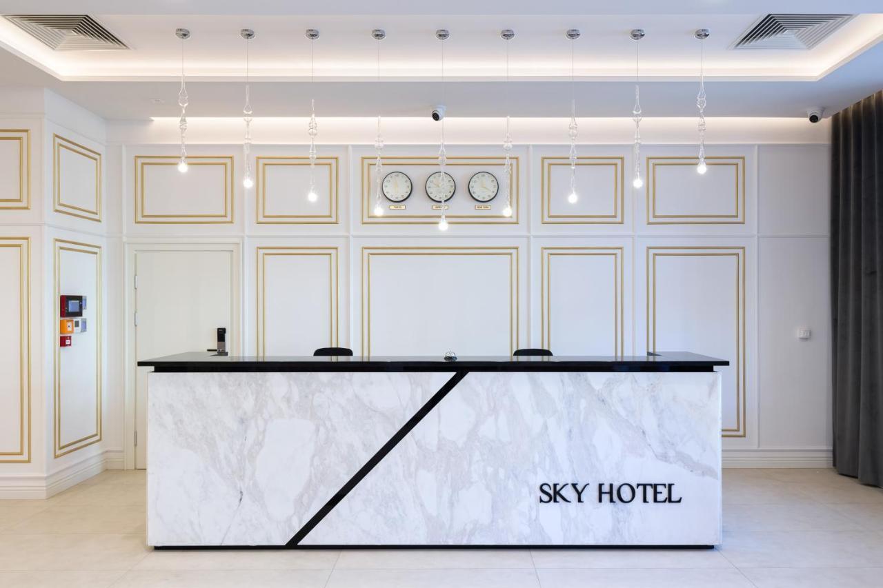 Sky Hotel Krakow Bagian luar foto