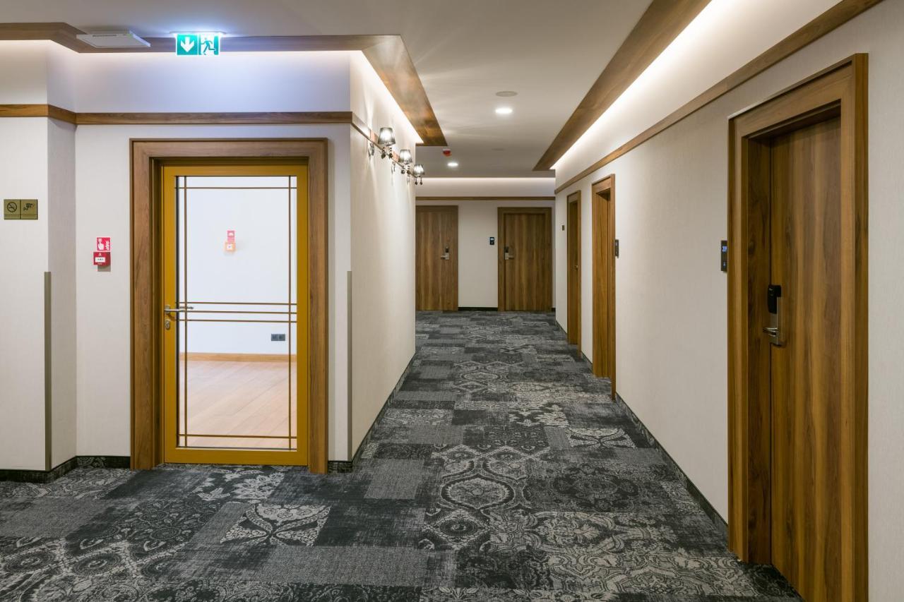 Sky Hotel Krakow Bagian luar foto