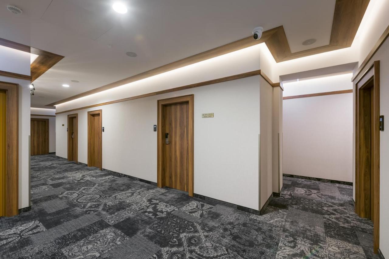 Sky Hotel Krakow Bagian luar foto