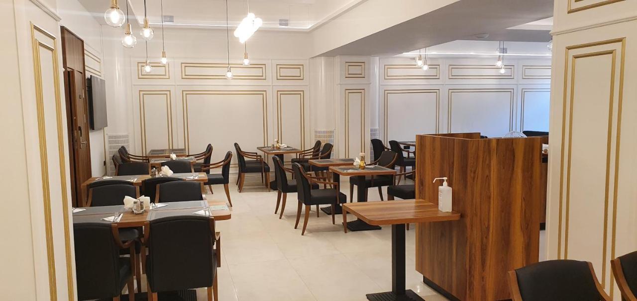 Sky Hotel Krakow Bagian luar foto