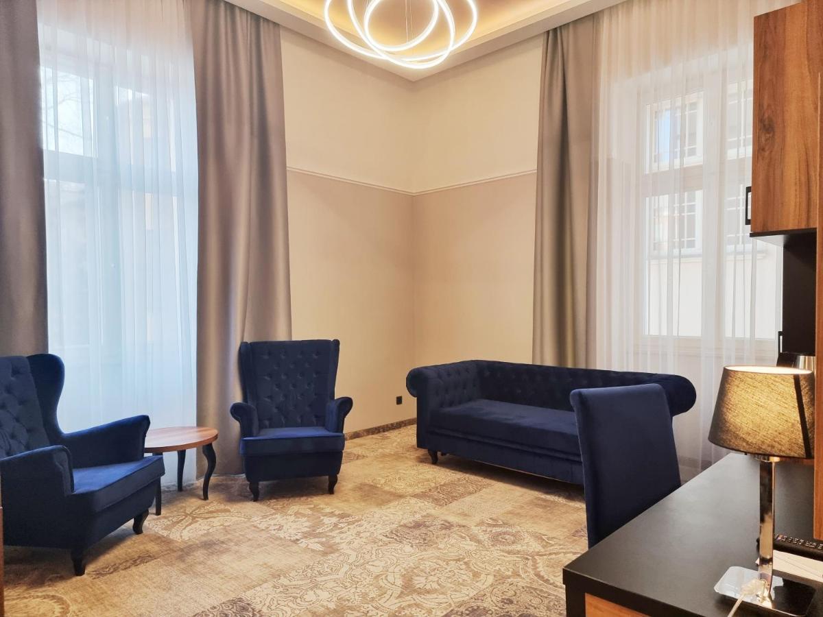 Sky Hotel Krakow Bagian luar foto