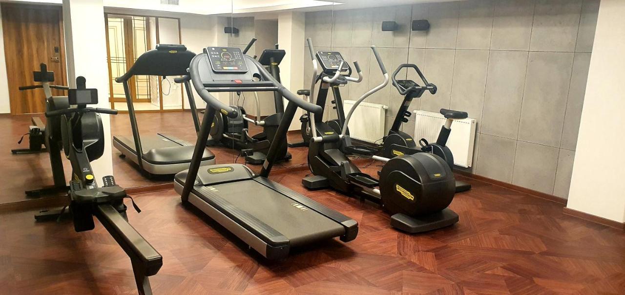 Sky Hotel Krakow Bagian luar foto