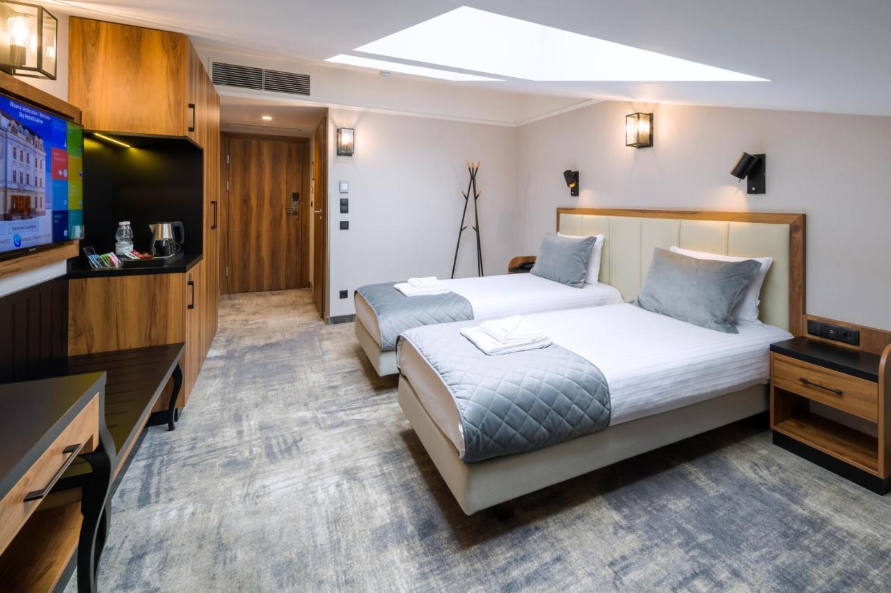 Sky Hotel Krakow Bagian luar foto