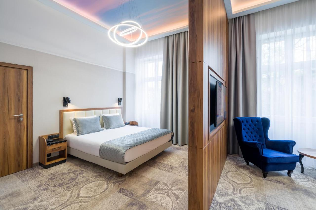 Sky Hotel Krakow Bagian luar foto