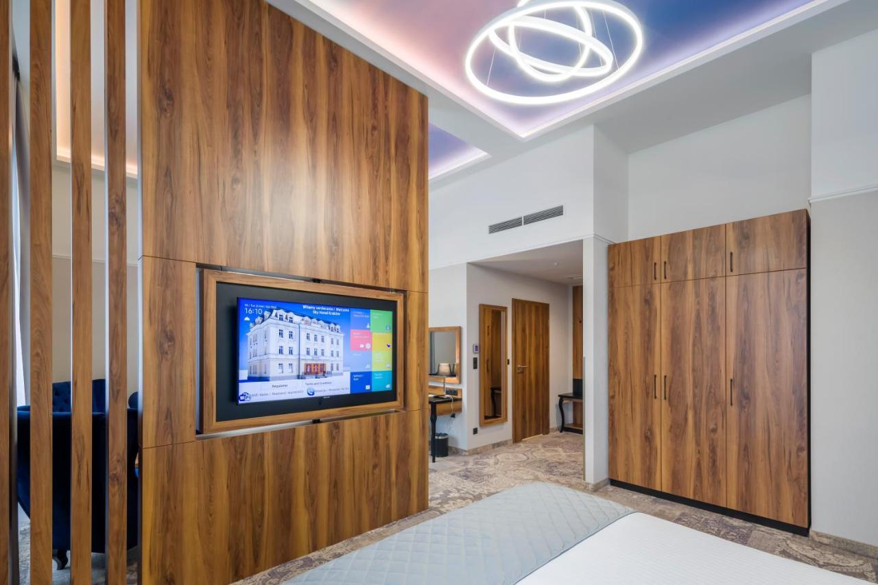 Sky Hotel Krakow Bagian luar foto