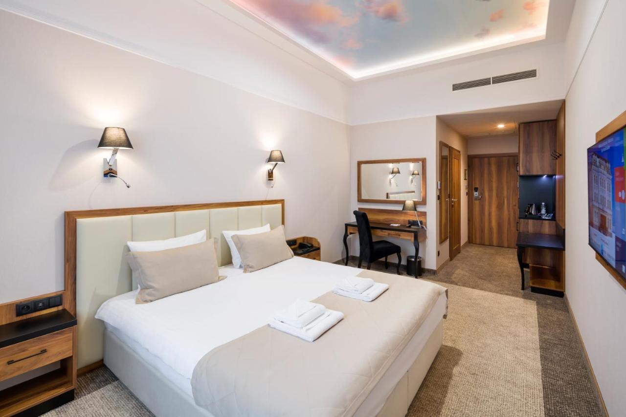 Sky Hotel Krakow Bagian luar foto