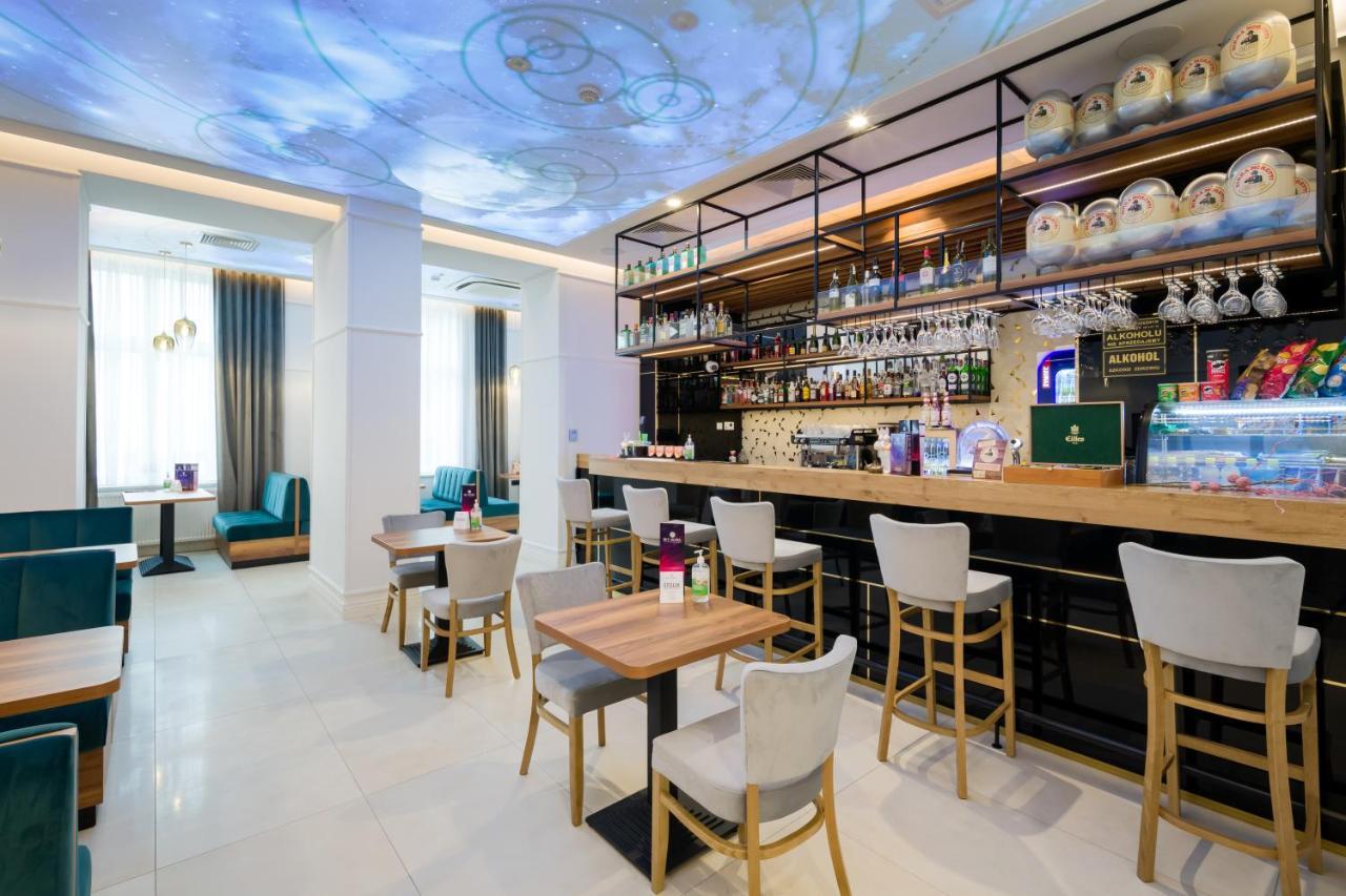 Sky Hotel Krakow Bagian luar foto