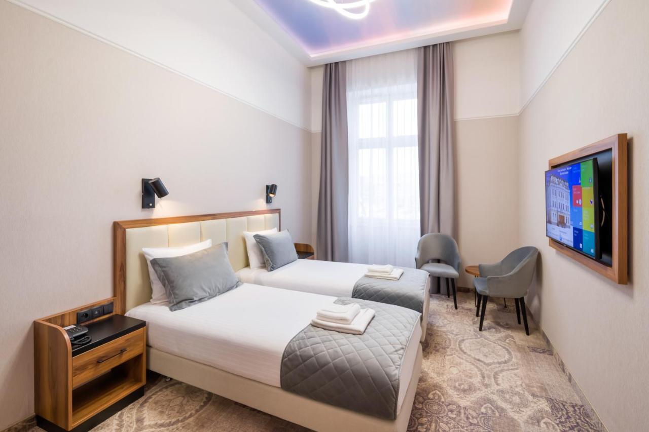 Sky Hotel Krakow Bagian luar foto