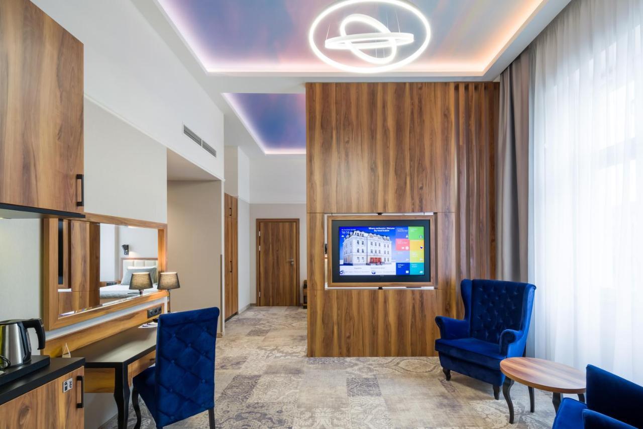 Sky Hotel Krakow Bagian luar foto