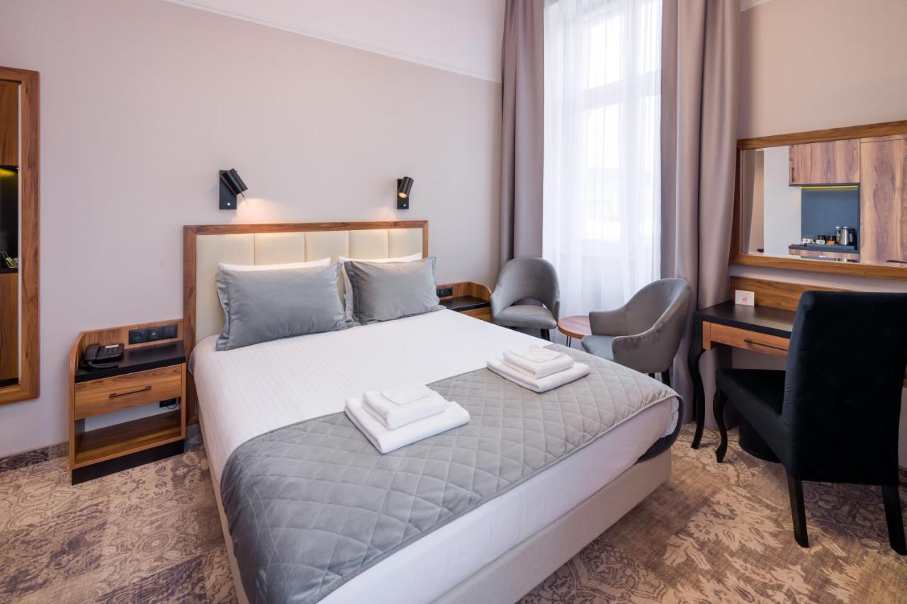 Sky Hotel Krakow Bagian luar foto