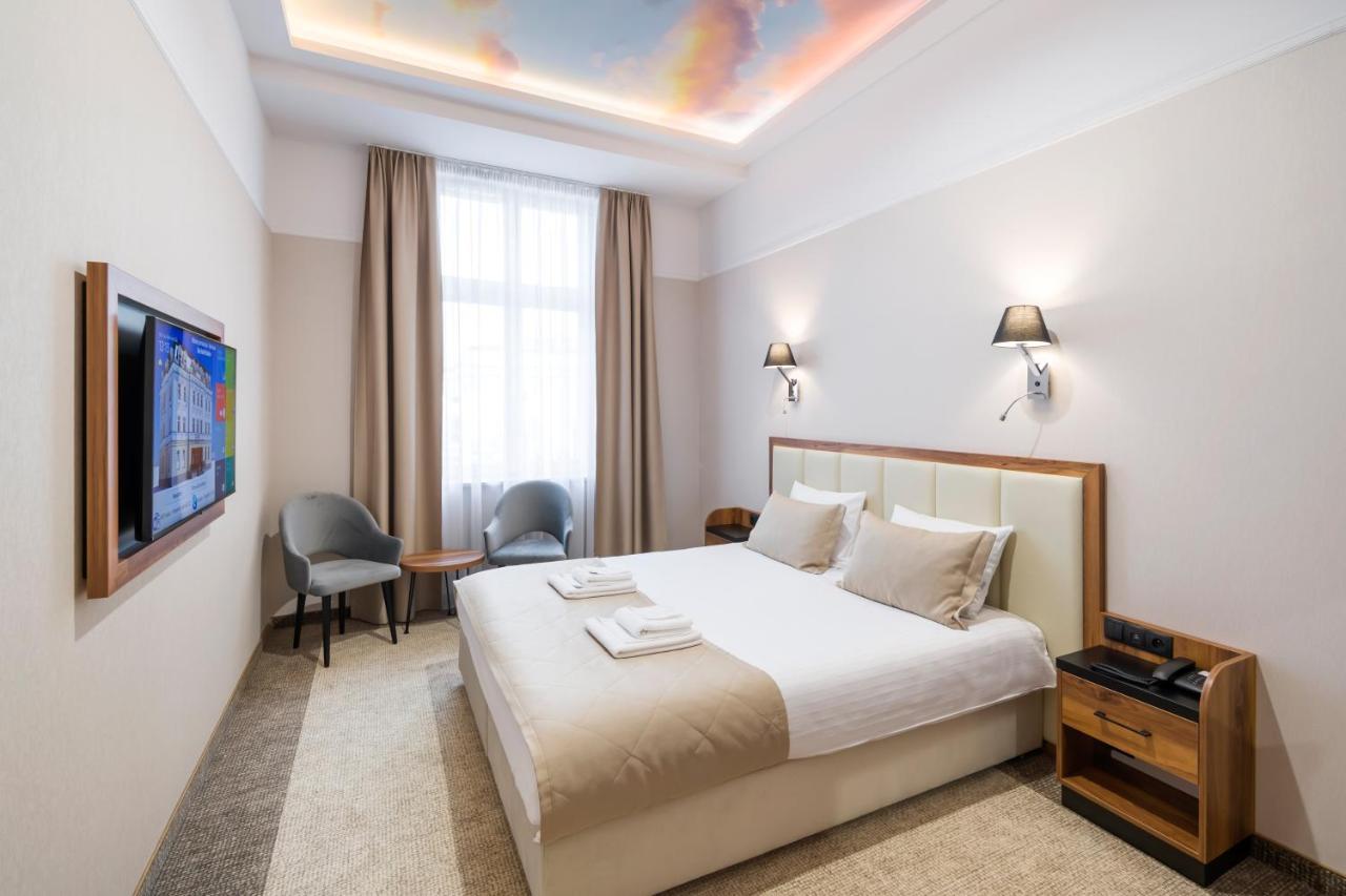 Sky Hotel Krakow Bagian luar foto