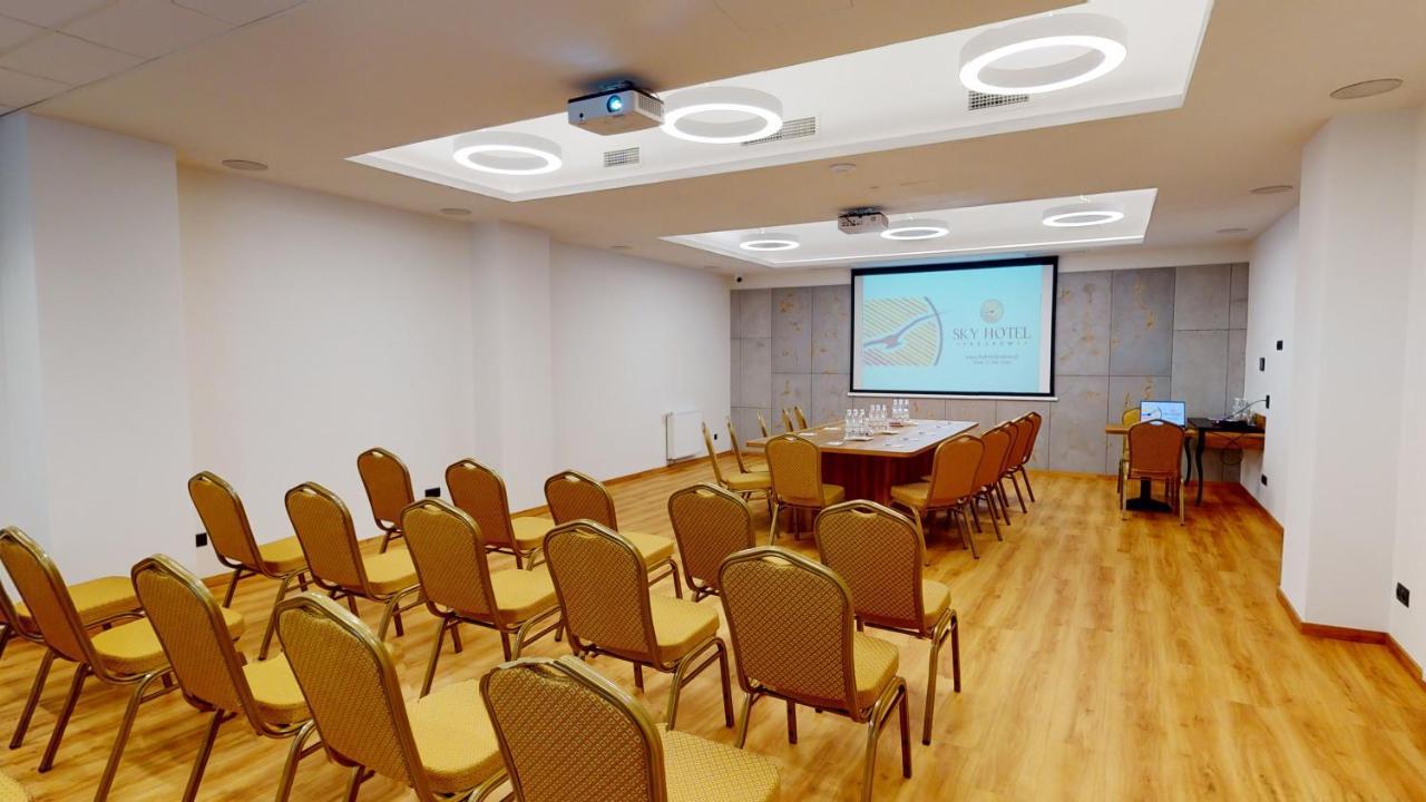Sky Hotel Krakow Bagian luar foto
